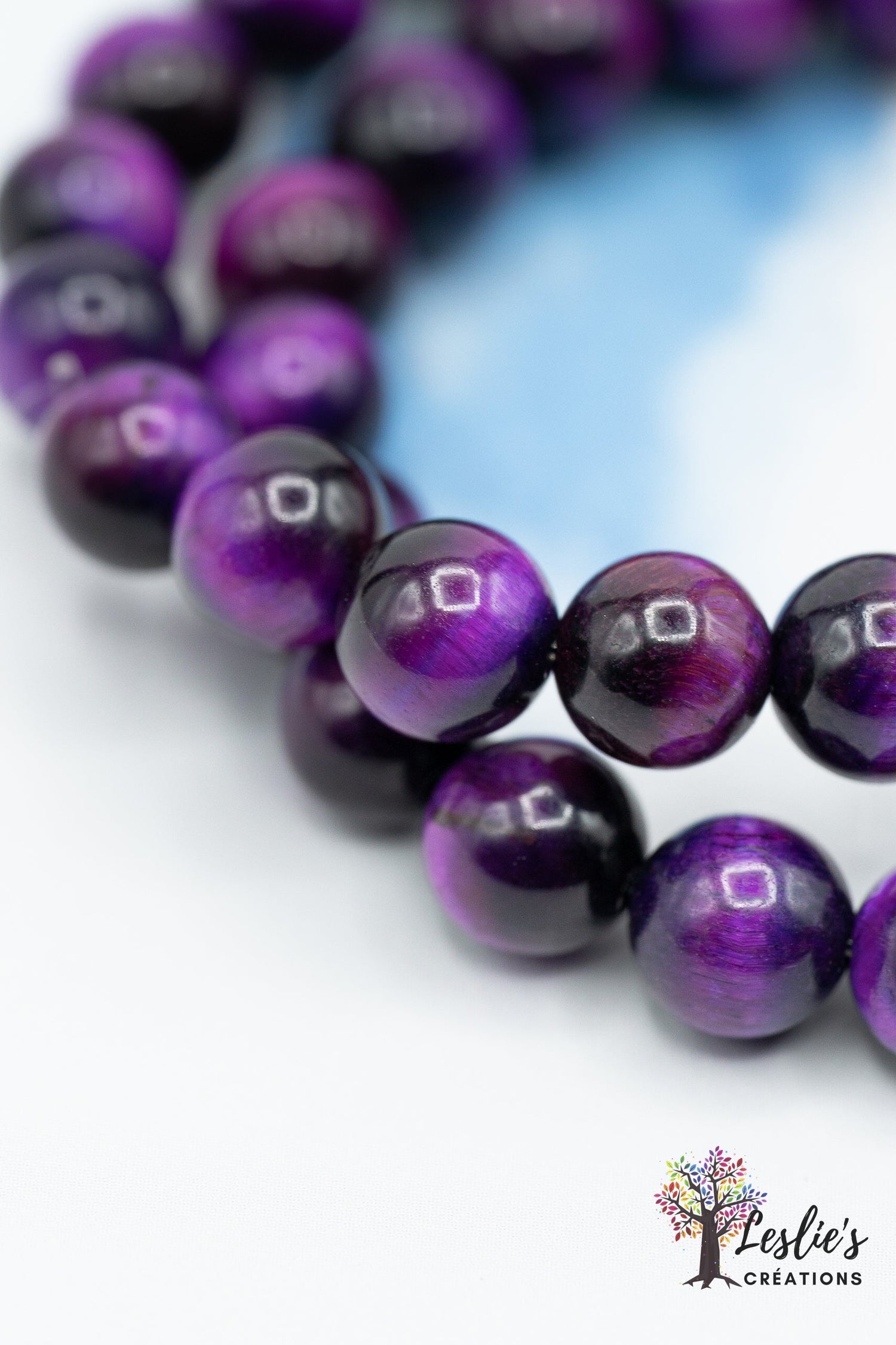 Closeup picture of purple tiger eye bracelet